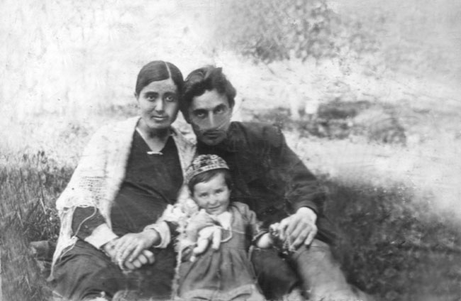 Сафар Гогуев с женой и дочерью